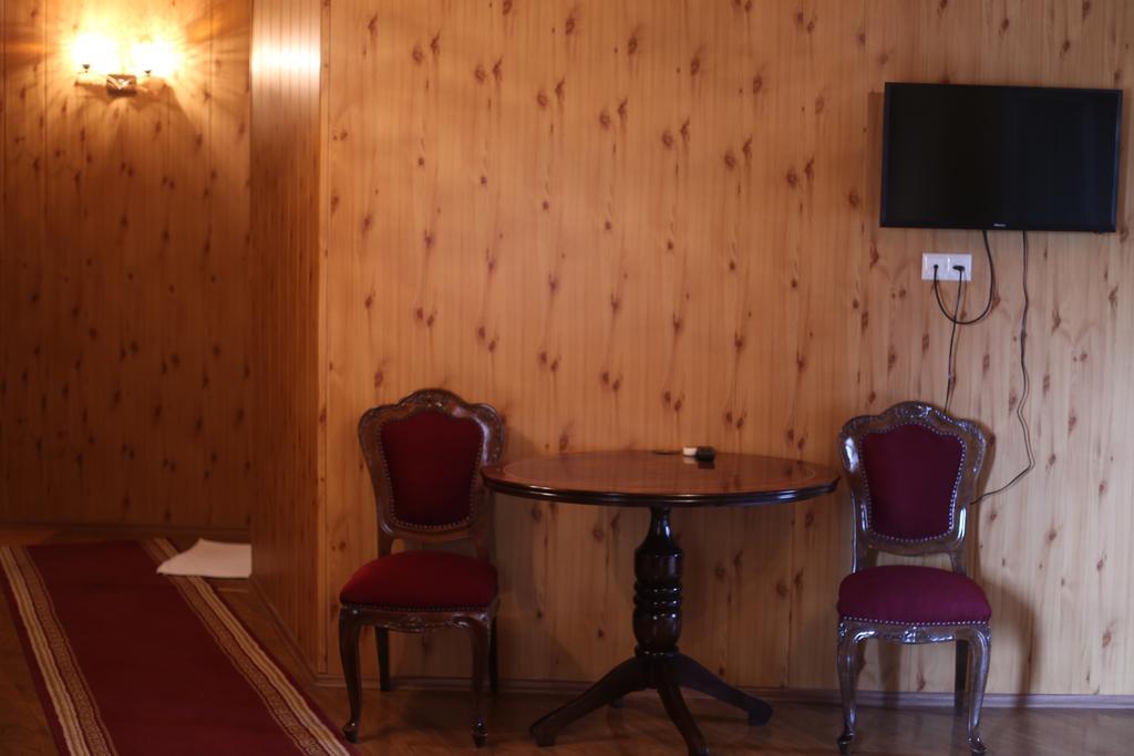 Hotel Nikala Tskaltubo Bagian luar foto